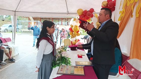 La Unidad Educativa Dr. Máximo Agustín Rodríguez incorporó su primera promoción de bachilleres.