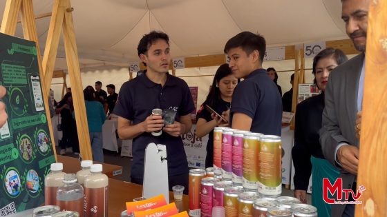 La carrera de Administración de Empresas de la UNL, realizó una feria de emprendimientos por los 50 años de aniversario.