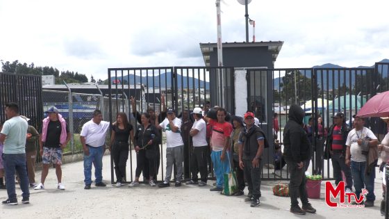 Adjudicatarios del mercado Puerto Seco en Loja rechazan la implementación de peaje.